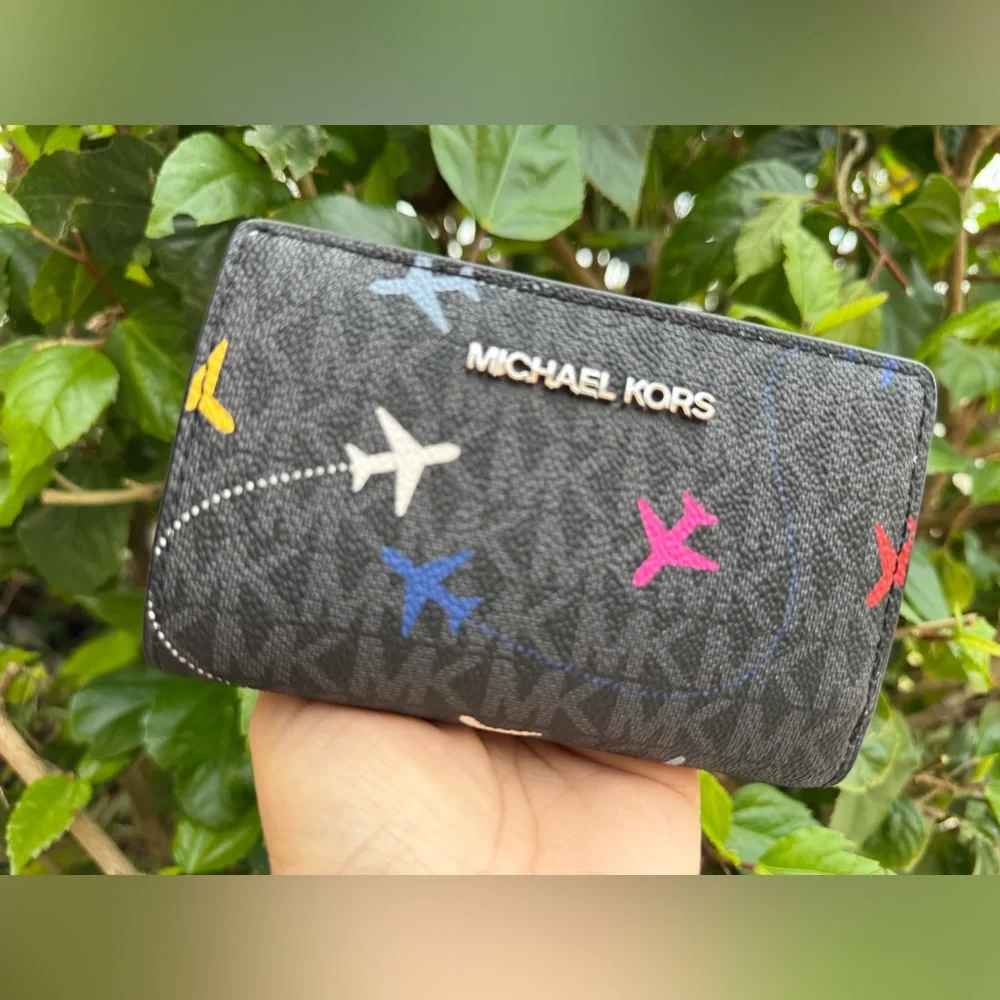 Michael Kors Jet Set Travel Bifold Wallet MK Black Multi Airplane Limited - Picture 11 of 14